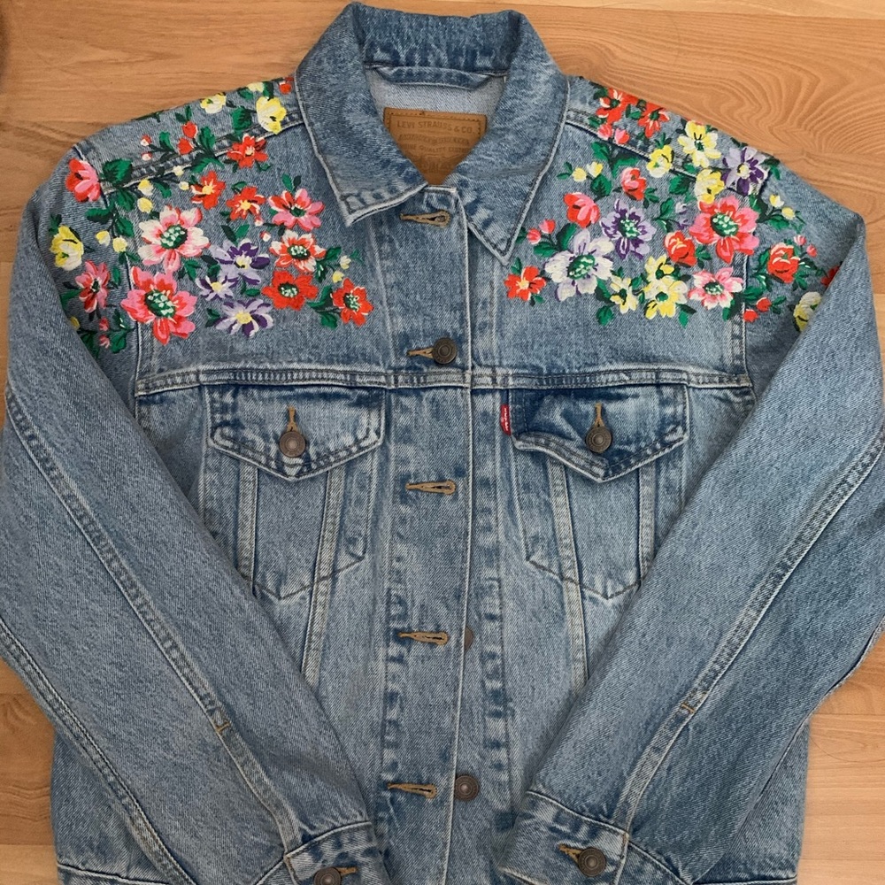 beautiful embroidered levi’s jacket!